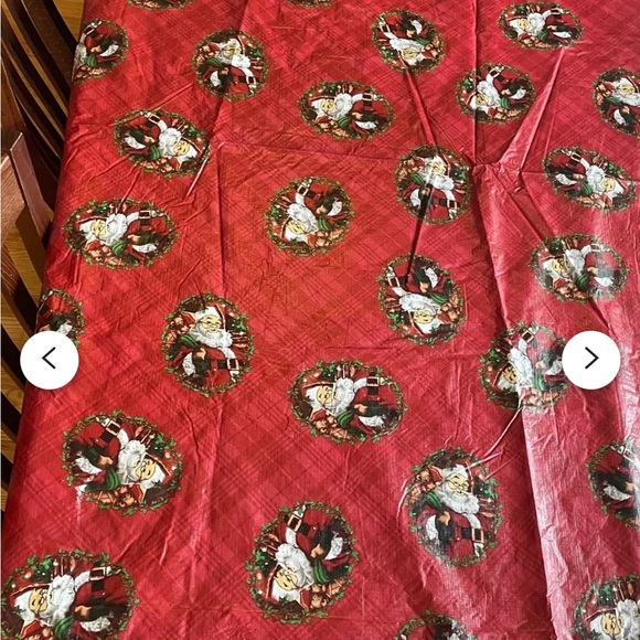 Vintage Santa vinyl table covering felt bottom reusable red tablecloth NWT - Picture 10 of 10